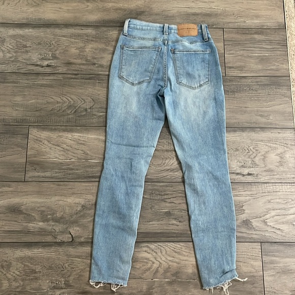 Lucky brand women’s jeans great condition
Worn only couple times - Picture 5 of 7